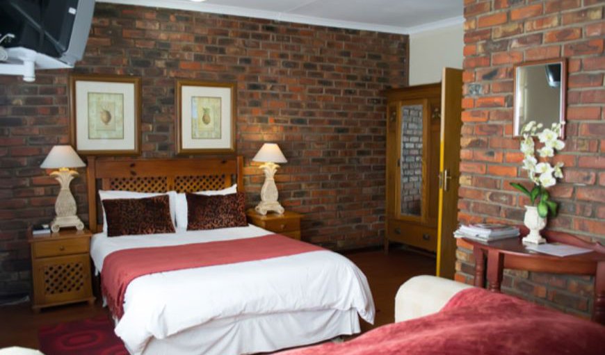 Self-catering King Room 5: Lily Guest House Room 5-Family