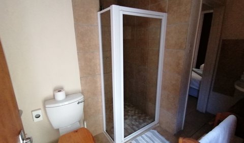 Room 3 - Twin Room: Bathroom with shower