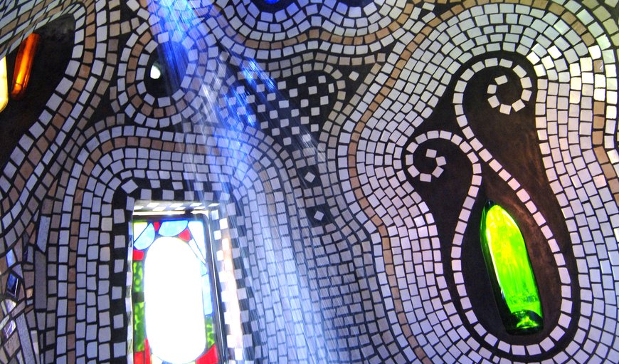 Vervet Forest Cabin: Mosaic shower in Vervet Forest Cabin