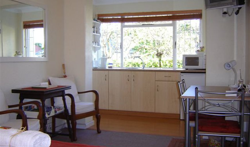 Self Catering Units: Unit 1 - Lounge/Kitchenette Area