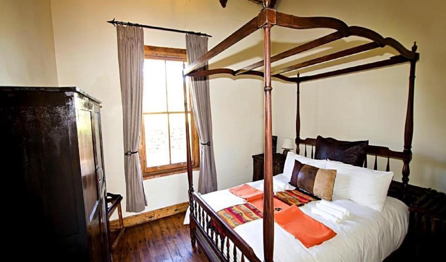 Standard Queen Rooms- Giraffe Lodge: Bed