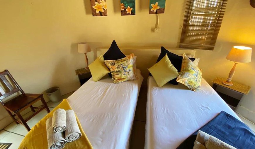 Rondavel Accommodation: Rondavel Accommodation -There is a king size bed or 2 single beds