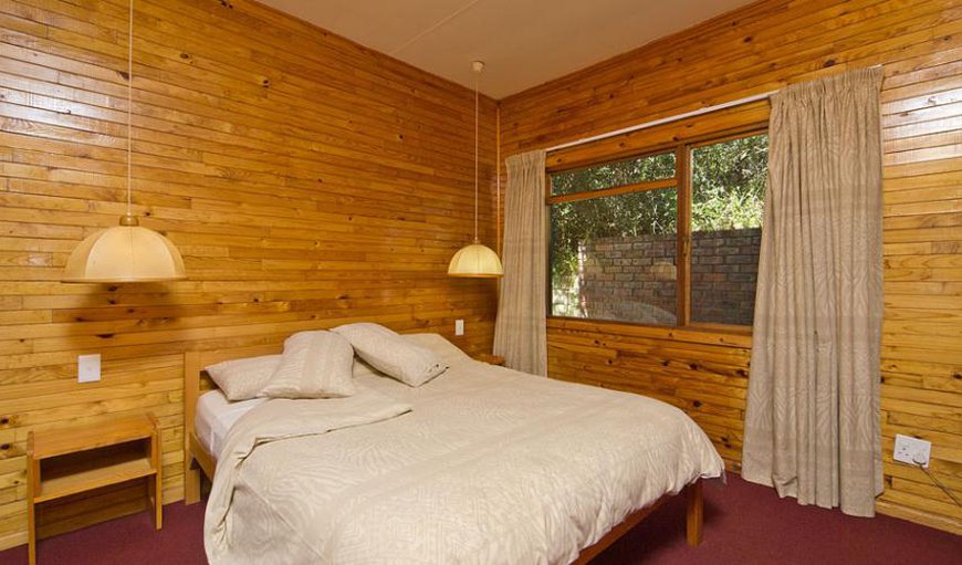 Timber Cottages: MAIN BEDROOM