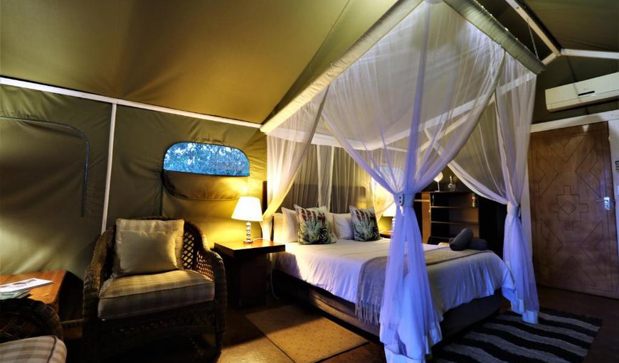 Large Safari Tent with Deck (En-Suite): Bedroom with a queen sized bed