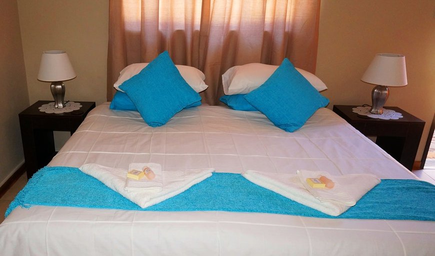 Luxury Double Unit: Luxury Double Unit - Bedroom with a king size bed (or 2 x 3/4 beds)