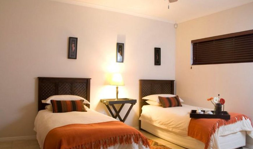 Courtyard Rooms: Courtyard Room with 2 Single Beds