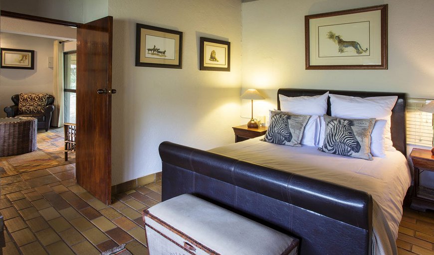Luxury Suite: Bedroom with Queen bed
