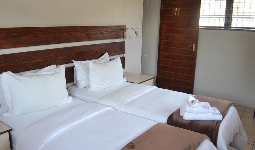 Dara Room 11: Bedroom with 2 single beds