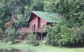 Brambleberry - Lakeside Cabin image