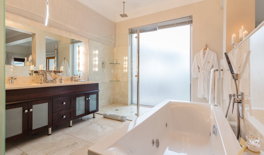 Luxury Presidential Suite: Ensuite bathroom - spa bath, walk-in shower, double vanity, bidet, toilet