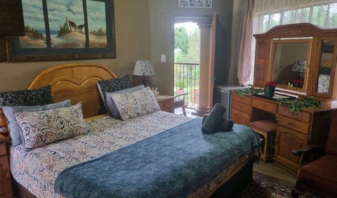 Room 4 with King size bed and balcony photo 22