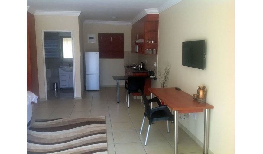 Self catering Studio Apartment: Self catering Studio Apartment - Open plan unit with twin beds