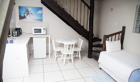 Palm Cottage (2-3 sleeper apt): Palm Cottage 2 downstairs main living area, bathroom & kitchenette