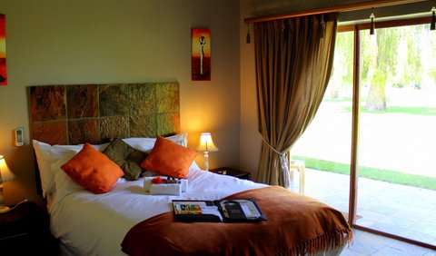 Semi self-catering  (river facing): Photo of the whole room