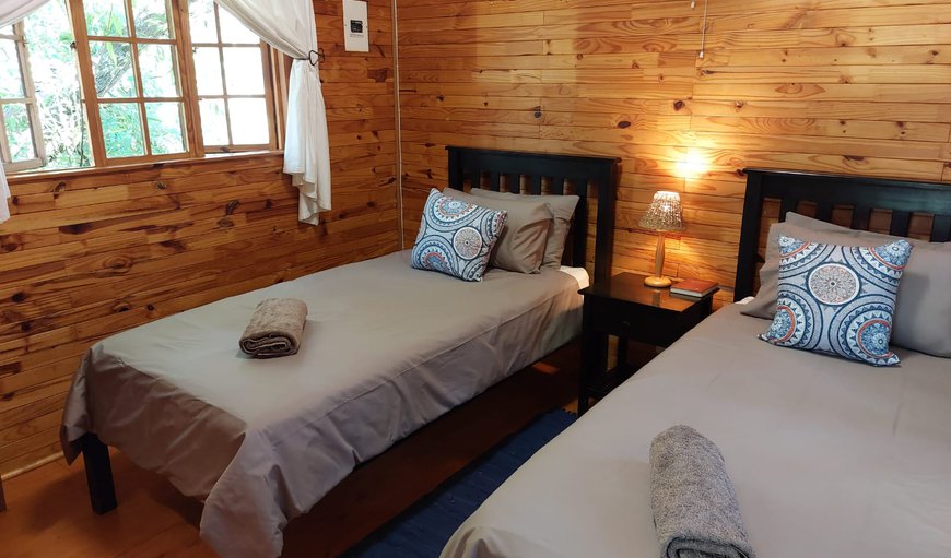 Standard Cabin - 2 Sleeper: Standard Cabin - Bedroom