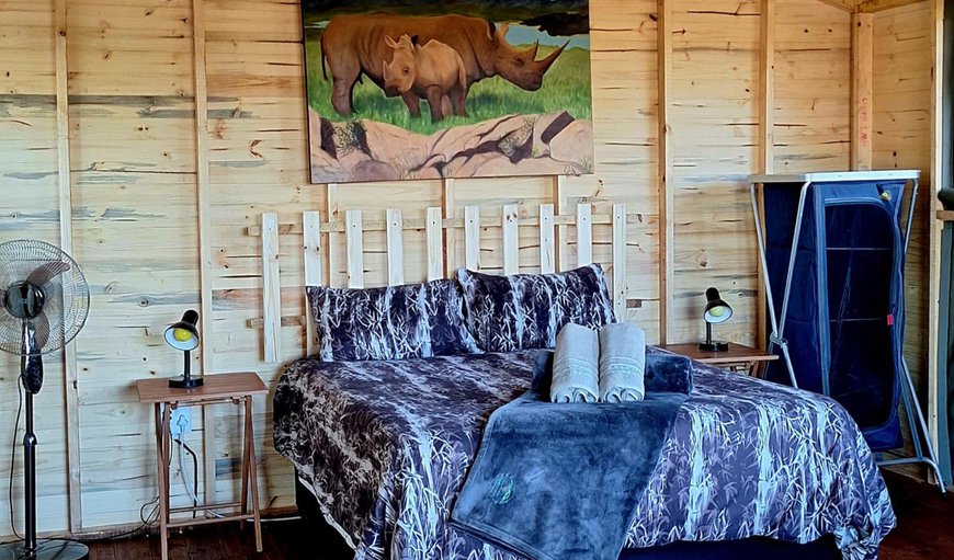 Weeping Boerbean Tented Cabin: Bed