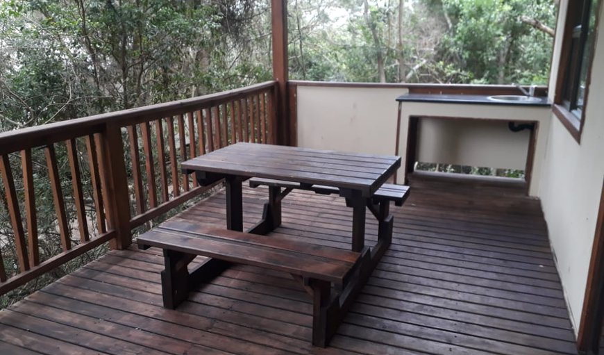 Forest Chalets: Deck area