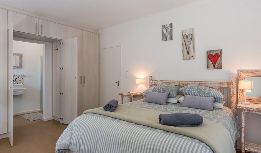 Self-catering House: This bedroom contains a double bed with an en-suite bathroom.
