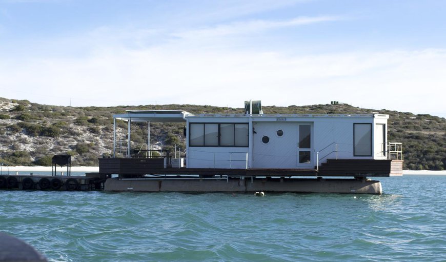 Larus House Boat Max 6 sleeper: Exterior