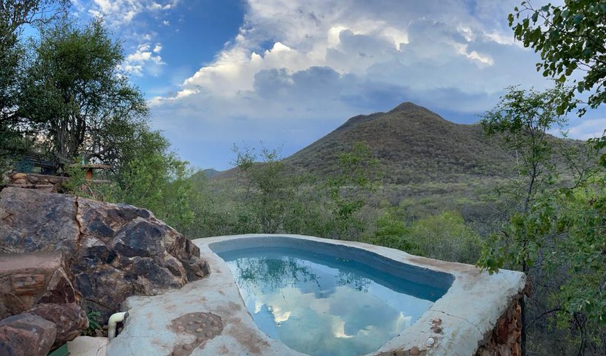 Aloe Lodge: Swim with a view