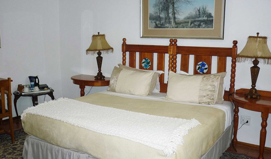 Deluxe Double bed rooms: Deluxe Room with king or twin single beds.