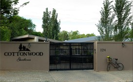 Cottonwood Guesthouse image