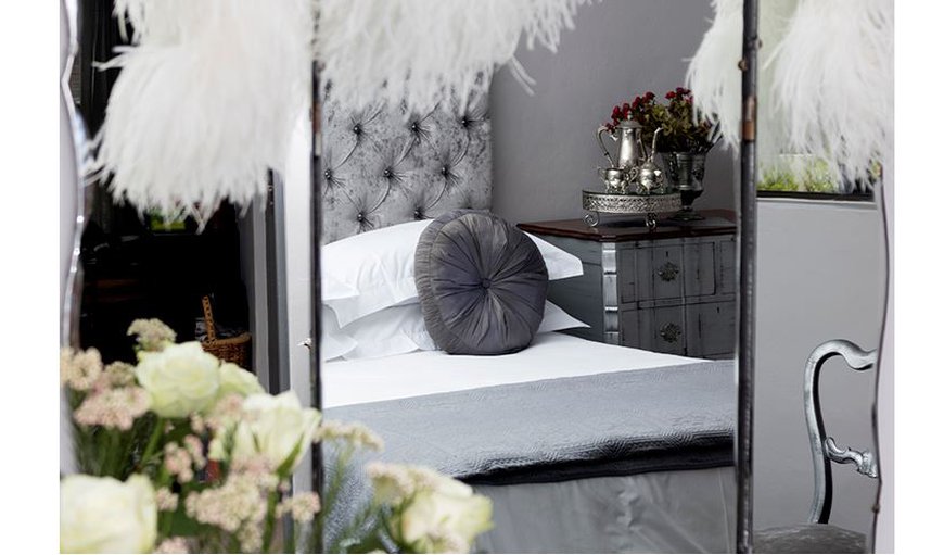 Bridal Suite / Self Catering Unit: Bridal Suite / Self Catering Unit - Bedroom with a queen size bed