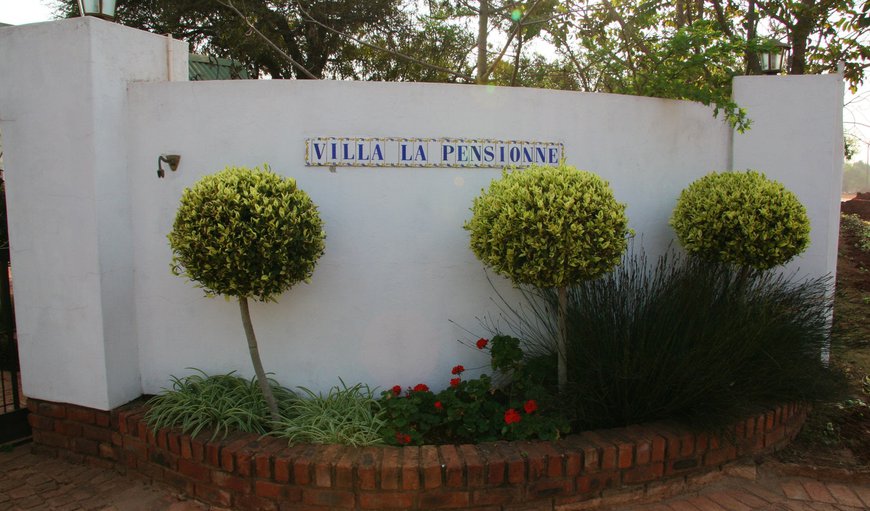 Villa La Pensionne sign