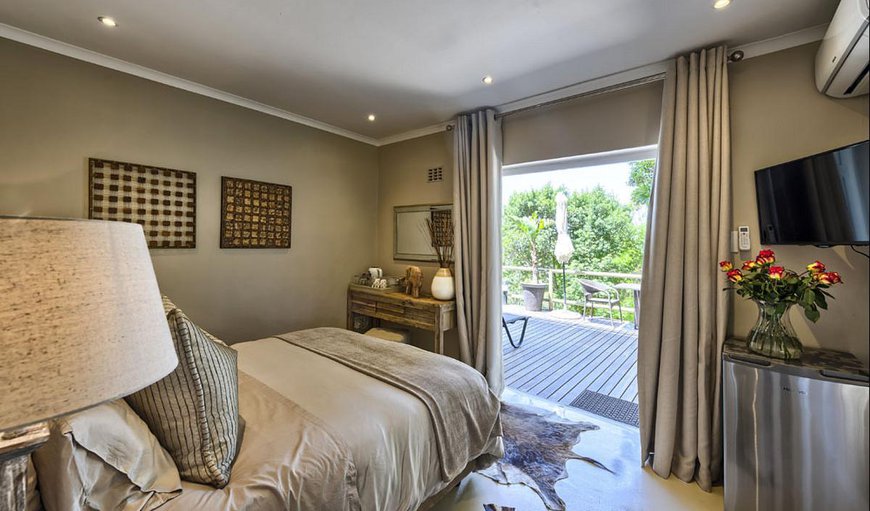 Double Room with Terrace Pumba: Double Room with Terrace with a queen size bed and a TV.