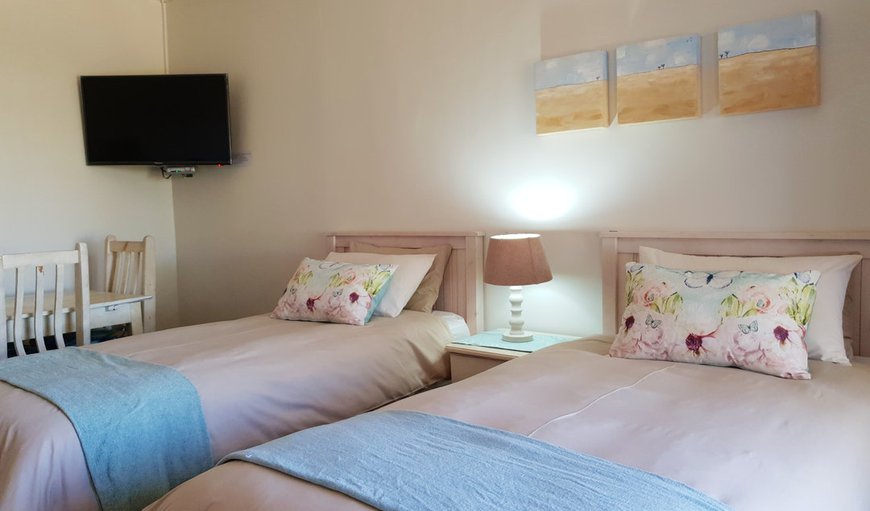 Self-catering Family room 1: Unit with Queen Bed, 2 Single and Kitchenette