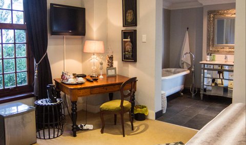 Double Room En suite, Communal Balcony: Luxury Double with Communal Balcony