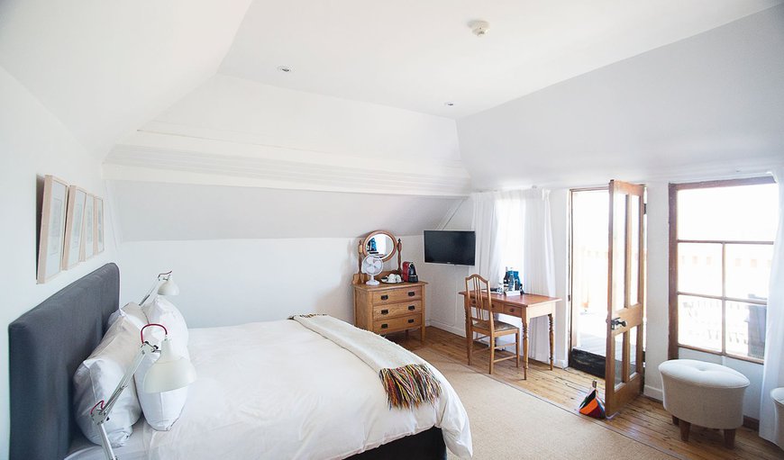 Loft: Loft - The Loft is furnished with a king size bed, a flat screen TV, safe, hairdryer and an en-suite bathroom.