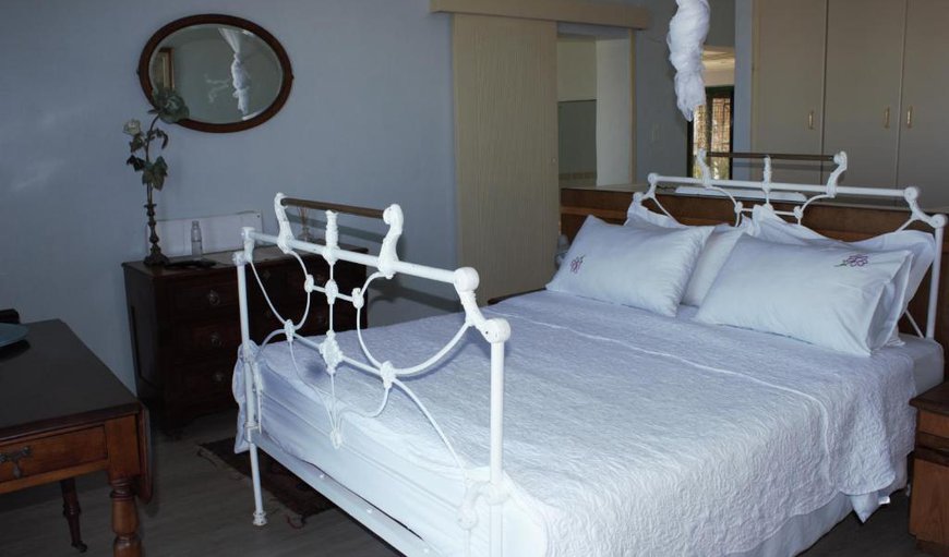 Deluxe Double Room: Deluxe Double Room - Bedroom with a queen size bed