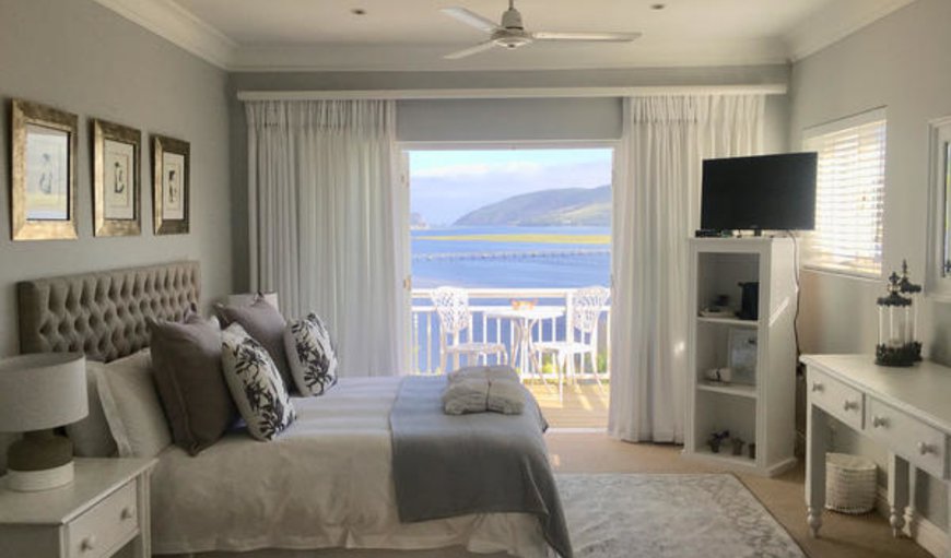 Luxe Lagoon-Sea Facing Suite (Honeymoon): Luxe Lagoon-Sea Facing Suite (Honeymoon) - Bedroom with a king size bed