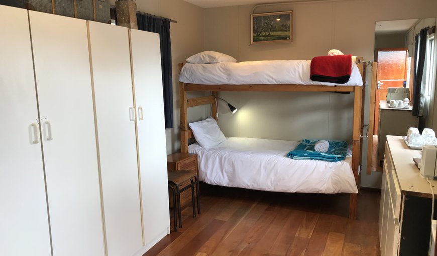 Katze Family Room Bunkbeds: Katze Dormitory - with kitchenette on right side