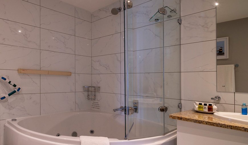 Luxury Suites: Luxury Suite - Bathroom