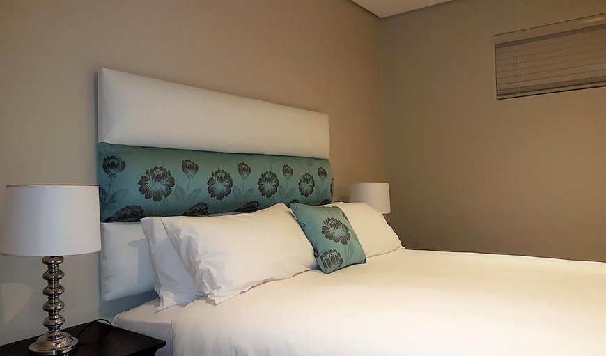 106 Zimbali Suites Sea Views 2 Sleeper: Bedroom with a queen size bed