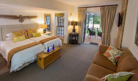 Standard Garden - Large Twins/King: Manor Garden Suite is a charming Suite par of Silvermist Hotel.
King Size bed or Large Twins upon request