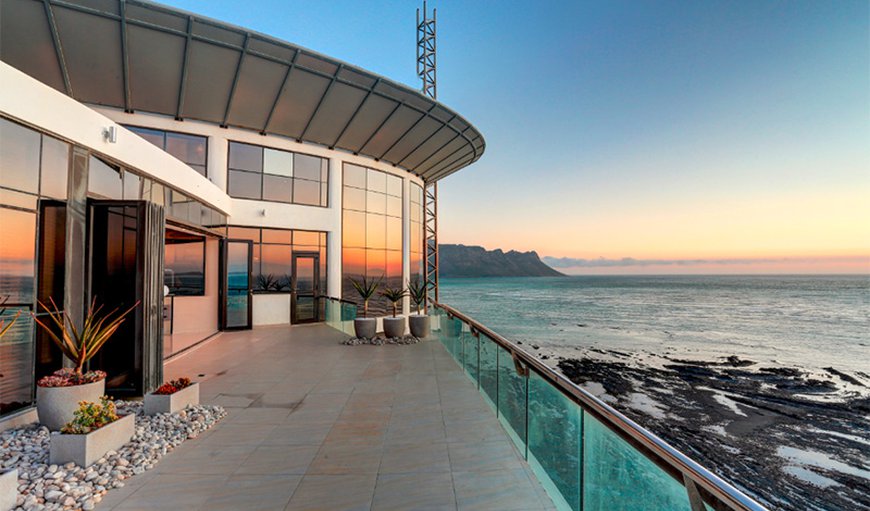 The Ocean View Penthouse is situated on the Golden Beach mile of the False Bay coastline.