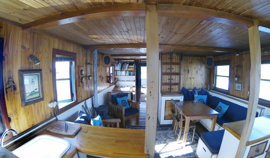 Houseboat Myrtle: Myrtle is one of the original Knysna houseboats and has a lovely wood finish, both inside and out