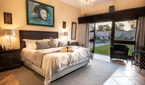 Luxury King Garden Suite: Room 2