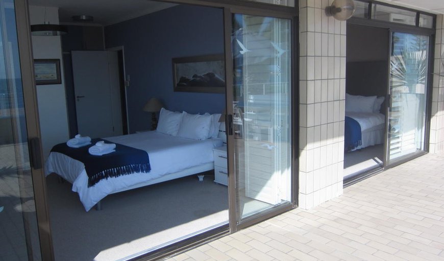 An Der Mole Self-Catering apartment: Bedrooms with sliding doors opening onto the patio