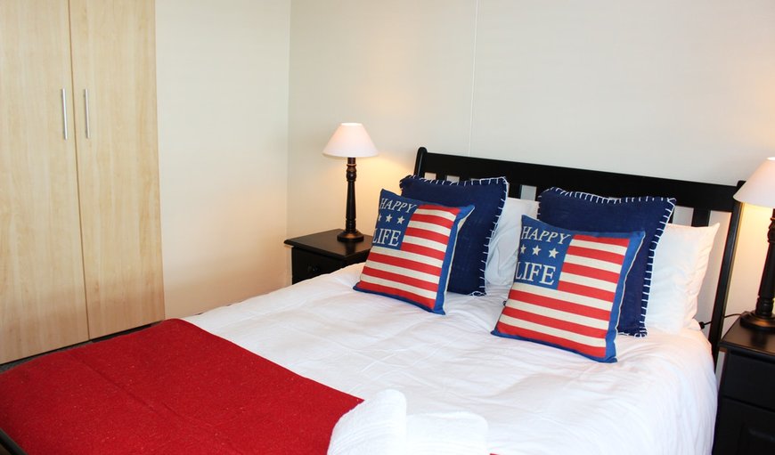 Steenbra Apartment: Main bedroom