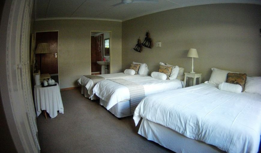Family suite - Queen + 2 Single beds: Family suite - Queen + 2 Single beds