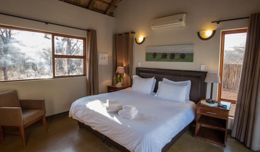 Igugu Lodge: Bedroom with queen bed