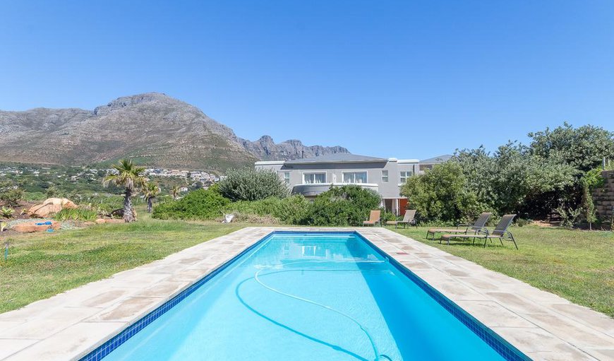 Welcome to Dolphin Apartment , 17 Beach Club in Hout Bay, Cape Town, Western Cape, South Africa
