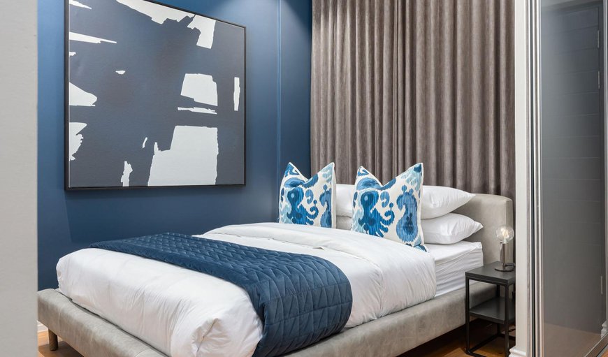 One Bed Luxury  Apartment In Docklands: The bedroom is furnished with a queen size bed