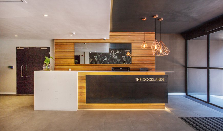 One Bed Deluxe Apartments In  Docklands: Reception Area