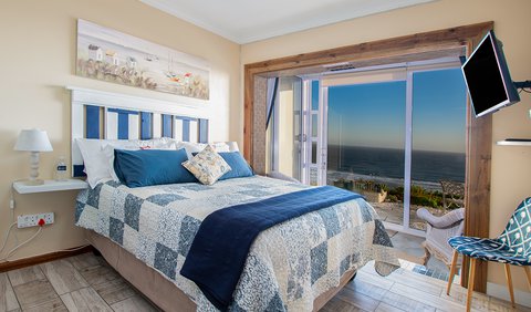 Sea View Double Room: Luxury Bedding