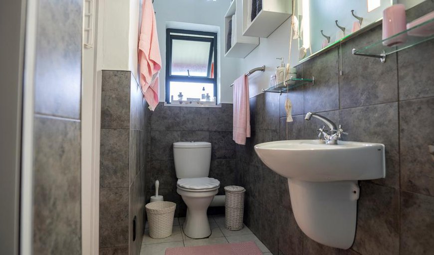 Fraai Uitzicht Struisbaai: Bathroom with Shower